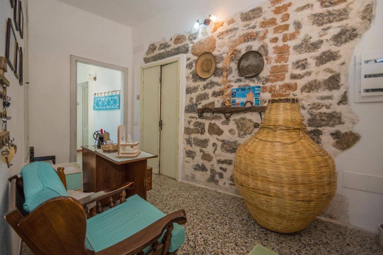 Double Room without windows and with private bathroom in Orosei, Golfe d'Orosei