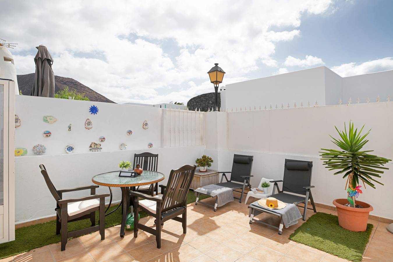 Entire apartment, Vacation Apartment 'Casa Valentina 2' with Shared Pool, Shared Terrace and Wi-Fi in Montaña Roja, Yaiza