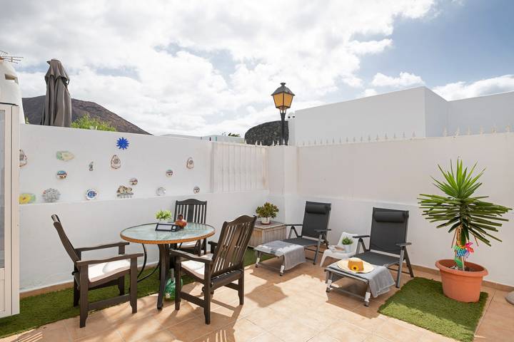 Apartment for 4 people, with children pool and garden in Playa Blanca