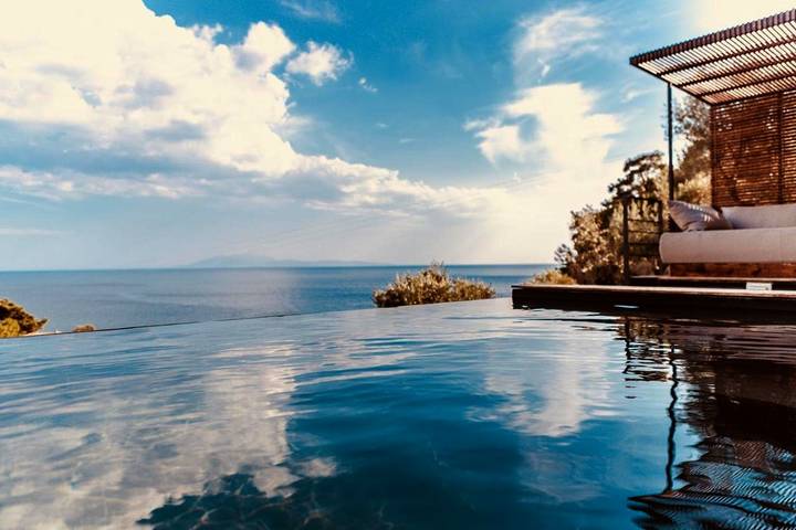 Ferienhaus für 4 Personen, mit Balkon und Whirlpool sowie Terrasse und Garten auf Lesbos