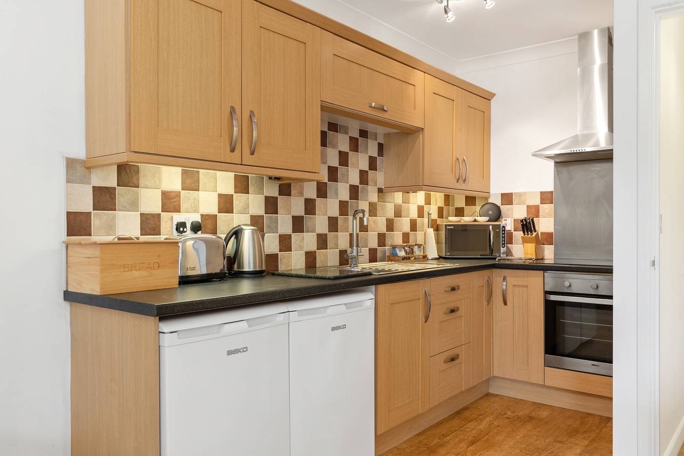 Entire apartment, St Helens Apartment 2 - Short Walk to Beach in Amroth, Pembrokeshire