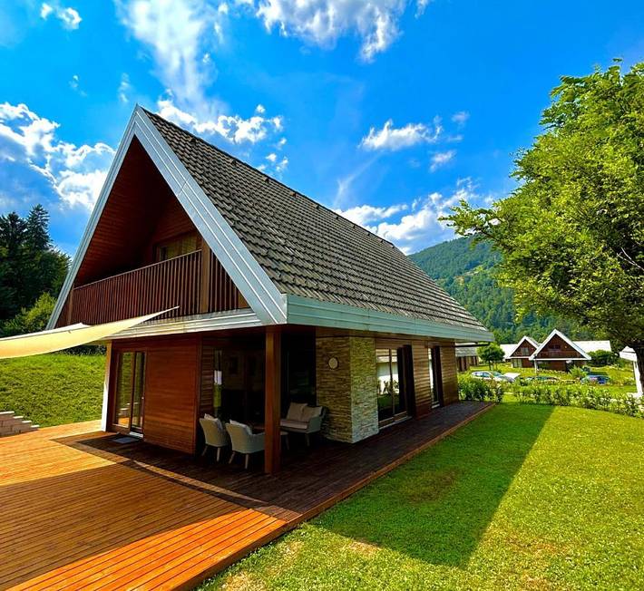 Ferienhaus für 7 Personen, mit Balkon und Terrasse sowie Garten und Kinderpool