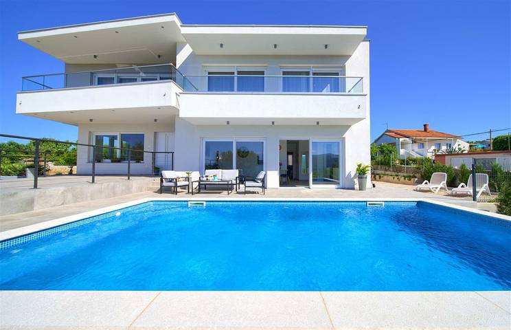 Ferienwohnung für 4 Personen, mit Balkon/Terrasse und Meerblick sowie Terrasse und Pool