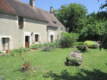 Gîte pour 6 personnes, avec vue et jardin à Lurcy-le-Bourg