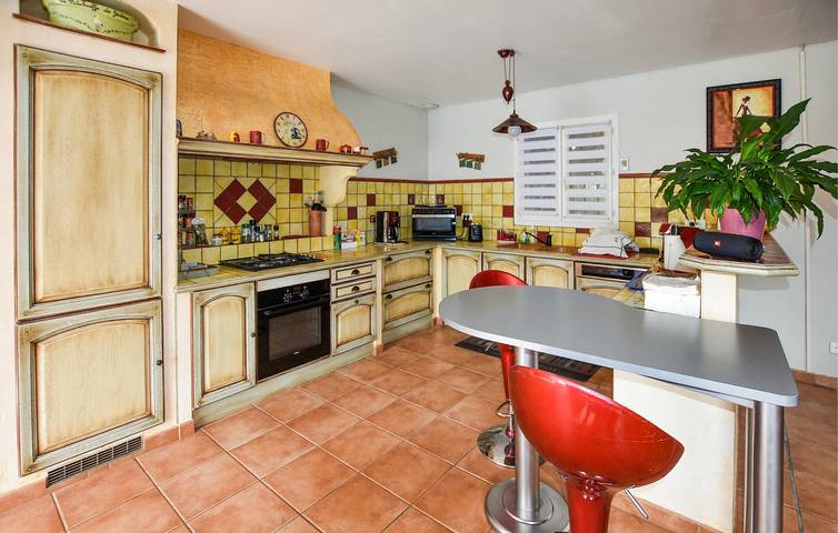 Acogedor apartamento de 100 m² con piscina cerca del río Durance: wifi y aparcamiento incluidos in Cheval-Blanc, Parque natural regional del Luberon