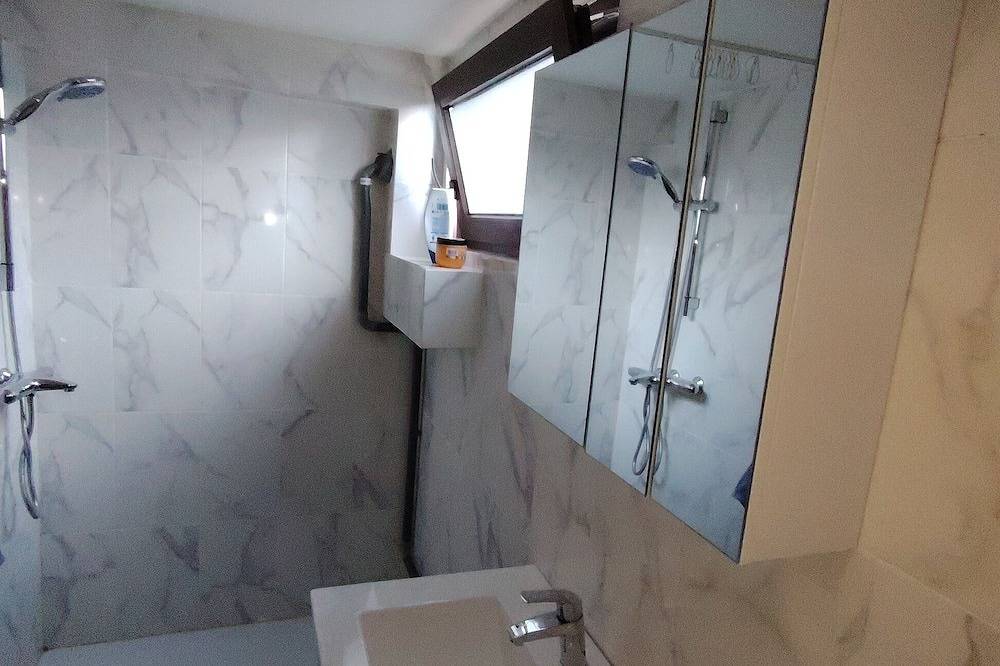 Apartamento entero, Apartament in a bungalow with garden in Le Raincy, Sena-Saint Denis