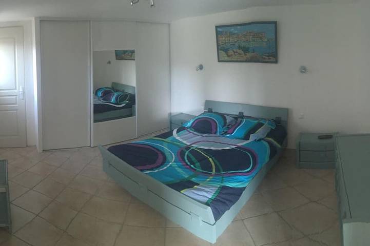 Location de vacances pour 2 personnes, avec piscine ainsi que terrasse et jardin à Carry-le-Rouet - 2