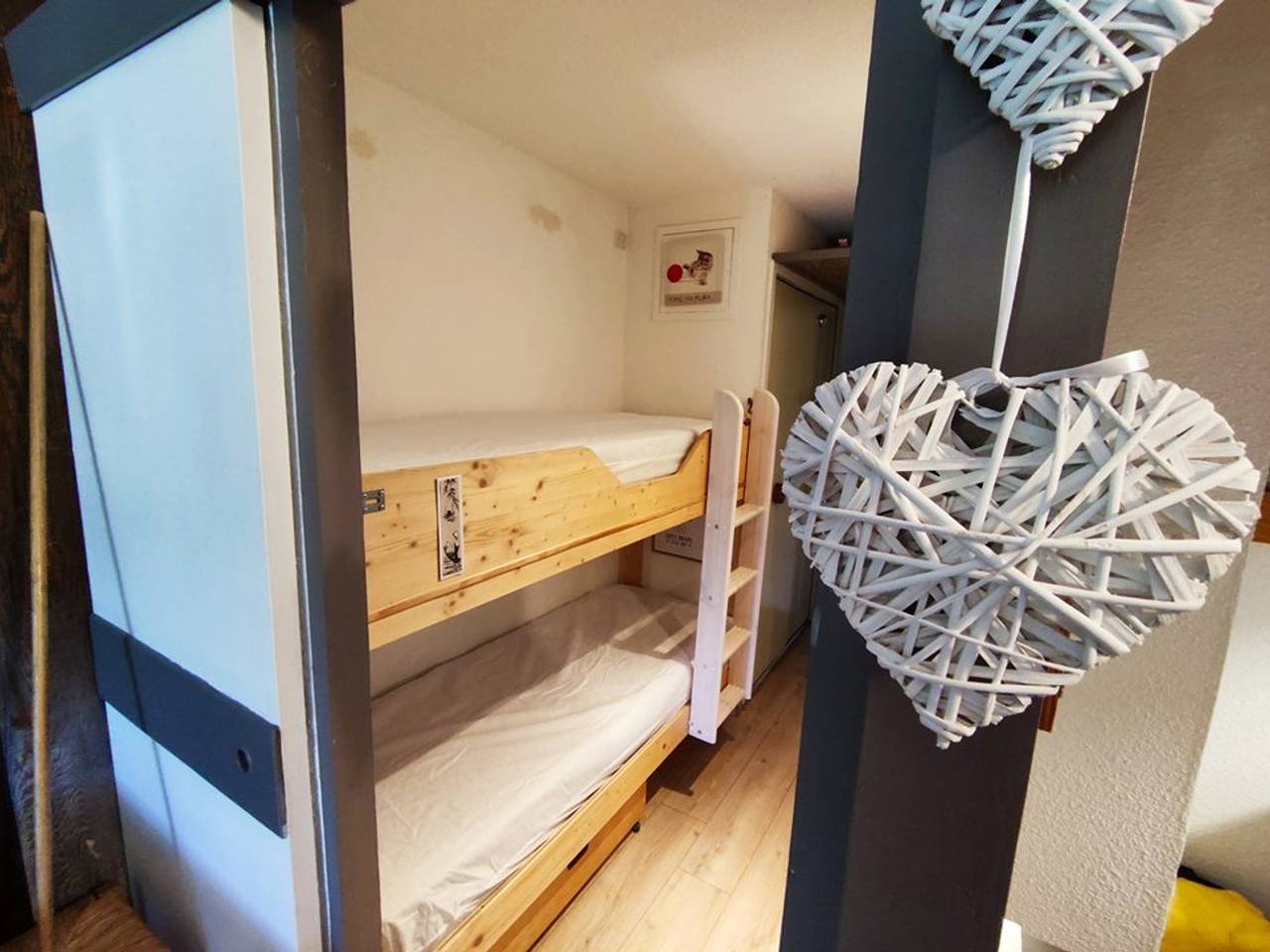Studio entier, Charmant Studio Lumineux au Hameau, à 150m des Pistes, Wifi Inclus in Isola 2000, Isola