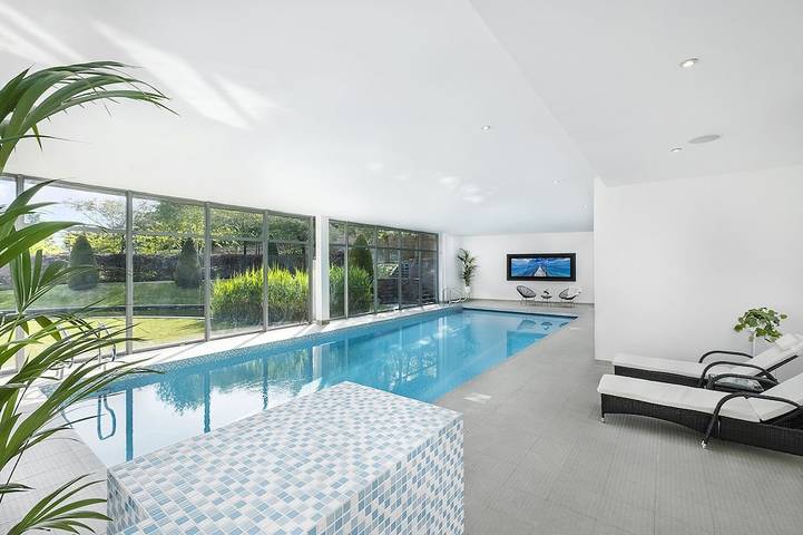 Villa für 16 Personen, mit Garten und Pool in London