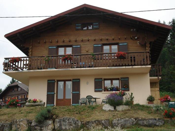 Gîte pour 4 personnes, avec Terrasse ainsi que Jardin et Vue à Morbier