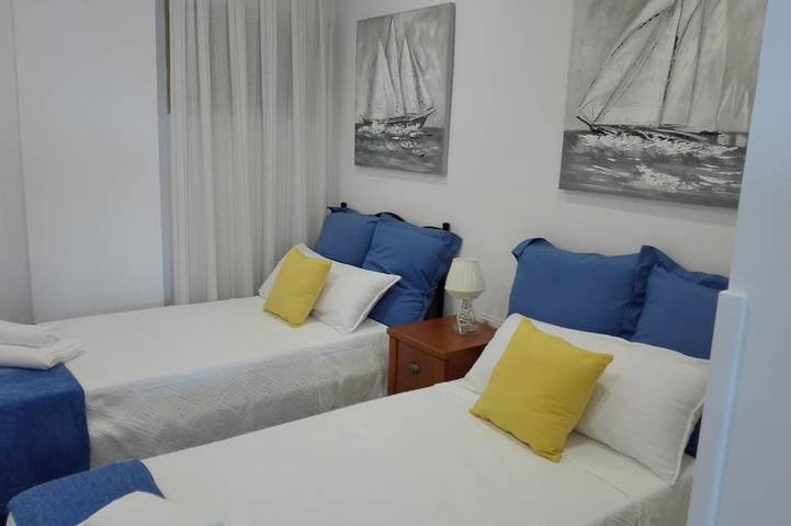 Ganze Wohnung, Apartment on the beachfront 10 meters from the beach in La Veintiuna (dog beach) (Almuñecar), Almuñecar