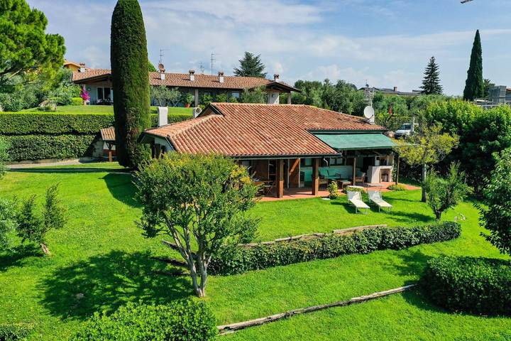 Ferienhaus für 7 Personen, mit Garten und Seeblick in Manerba del Garda