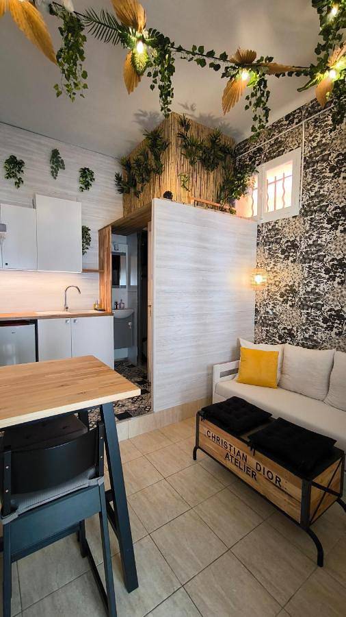 Gîte pour 3 personnes, avec terrasse et vue, animaux acceptés dans Calanque De Port Pin Cassis - 2