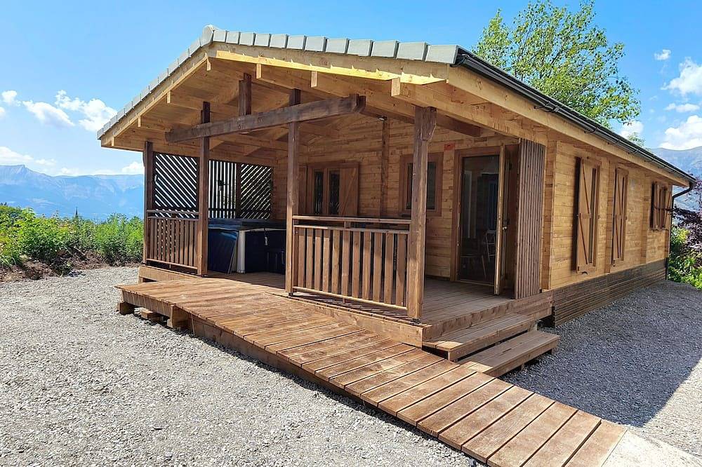 Pmr Chalet On The Ski Slopes With Jacuzzi / Private Bocce Court in Saint-Léger-les-Mélèzes, Écrins National Park