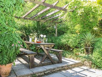 Log Cabin for 8 People in Loddiswell, Devon, Photo 1