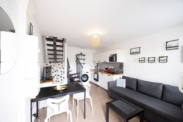 Holiday Home 'L'évasion - Duplex' with Private Terrace and Wi-Fi in Zillisheim, Mulhouse Området