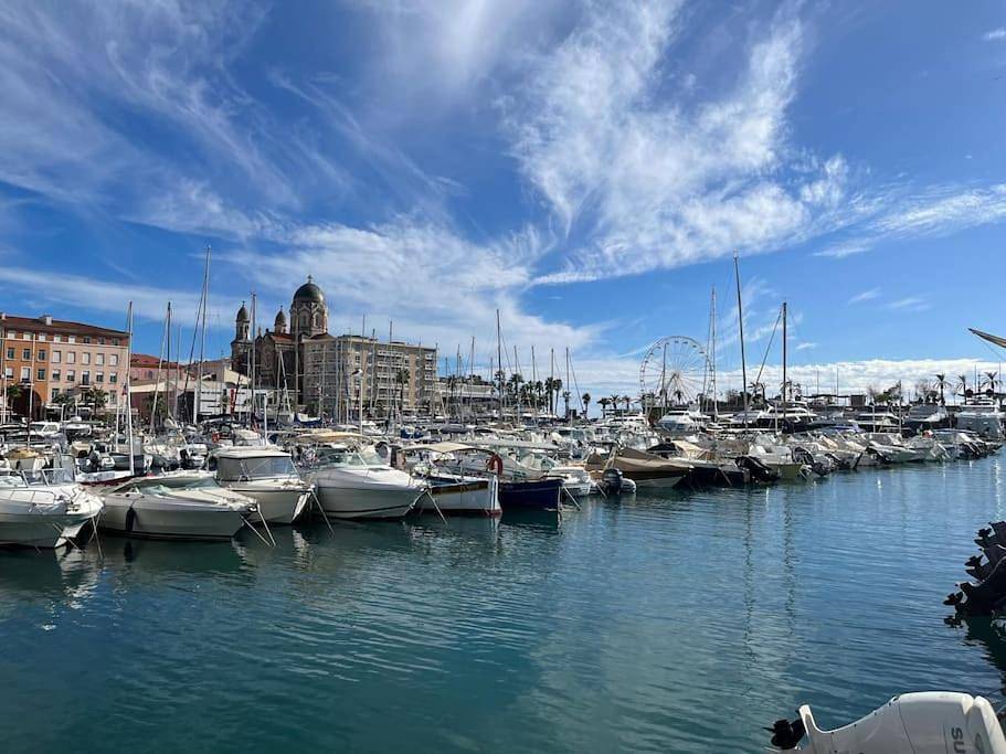 Appartement entier, One-Bedroom Apartment in Fréjus, Côte méditerranéenne (France)
