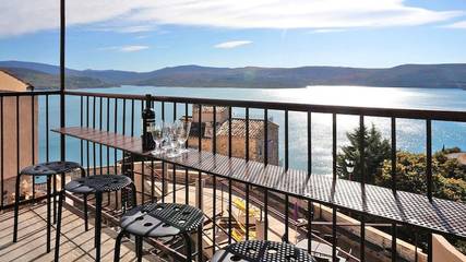 Location de vacances pour 6 personnes, avec balcon et vue sur le lac dans Lac de Sainte-Croix