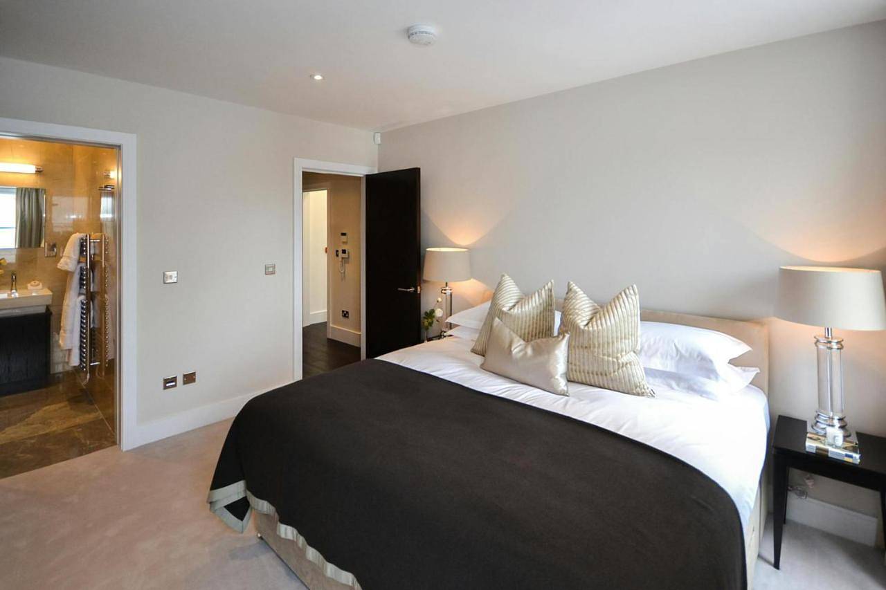 Two-Bedroom House in Paris, Ile de France