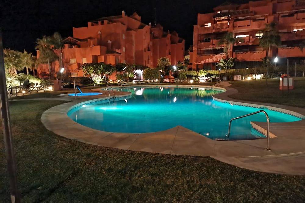Entire apartment, Luxury Apartment Directly On The Sea With Terrace And Pool in Torrox Costa, Torrox