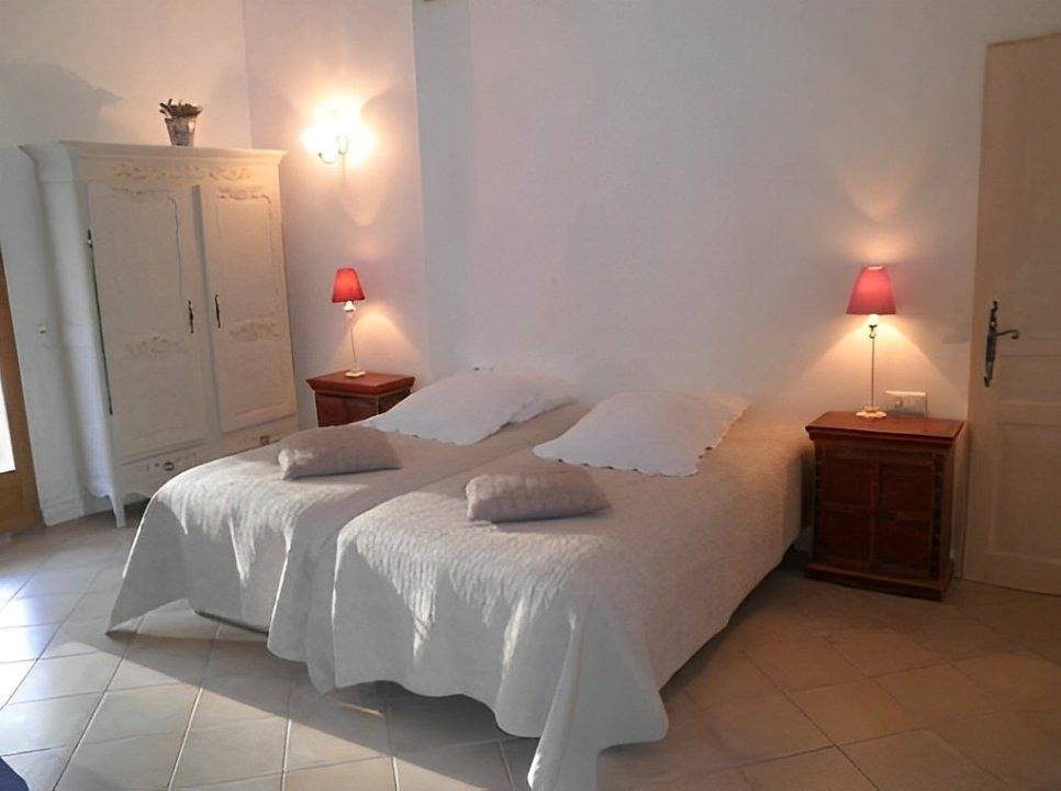 Les Lauriers Roses - Chambres d'hôtes, calme, piscine - L'Olivette in Cotignac, Région de Brignoles