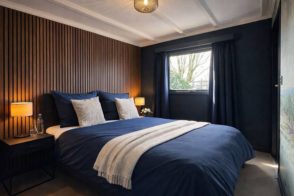 `t Blauwe Huysje at the waterfront including sauna and hot tub in Loosdrecht, Groene Hart