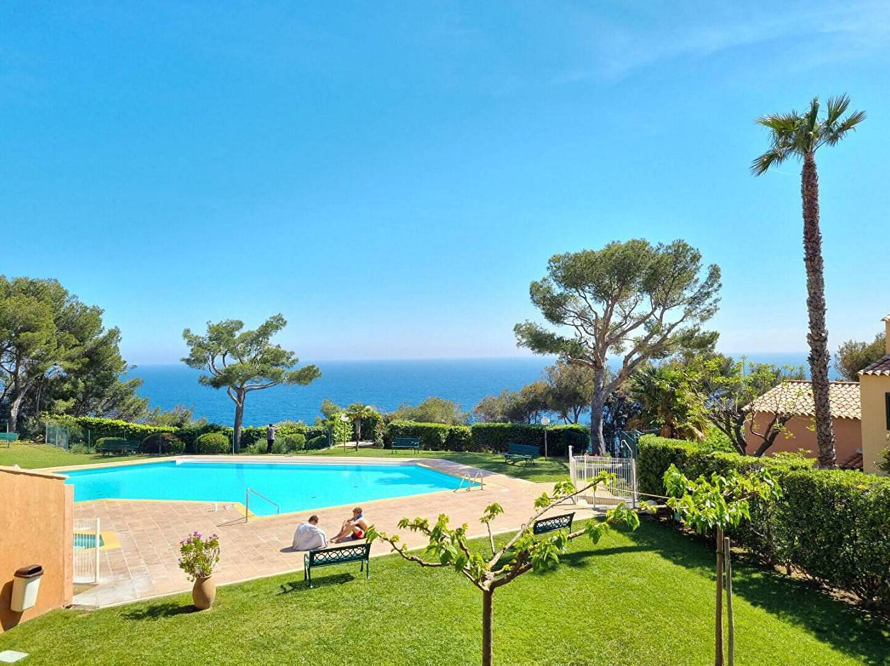 Ganze Ferienwohnung, Ferienwohnung für 4 Personen mit Pool in Saint-Mandrier-sur-Mer, Toulon Region