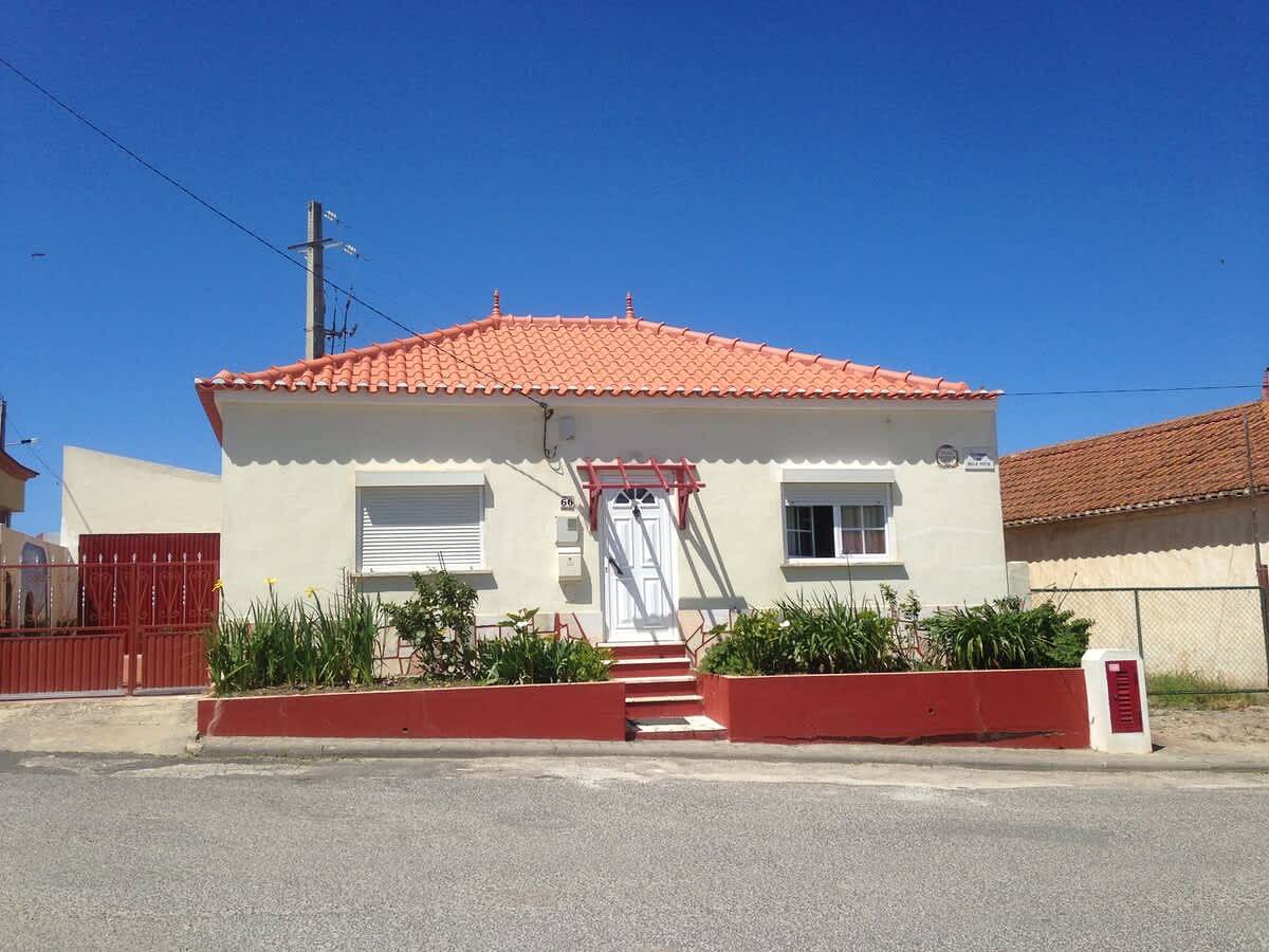 Ganze Wohnung, Ferienwohnung für 4 Personen mit Garten in Atalaia, Lissabon Distrikt