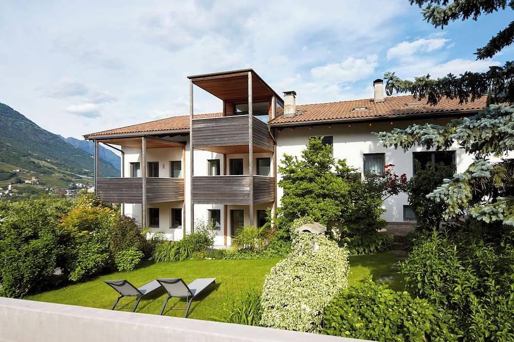 Ganze Wohnung, Apartments Schwarzlehen Idyllische Auszeit mit Bio-Pool inmitten grüner Natur in Naturns, Ortleralpen