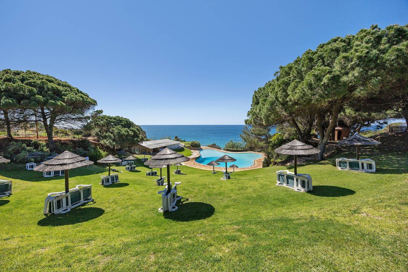 Villa „V-Blue“ mit privatem Pool, Wlan und Klimaanlage in Praia da Prainha, Alvor