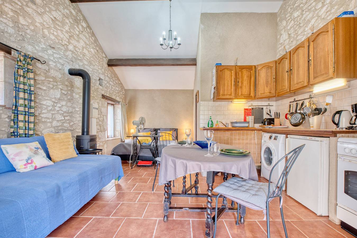 Entire studio, Le Nid – Charming Studio with Shared Pool and Panoramic View of the Dordogne in Razac-d'Eymet, Périgord Pourpre