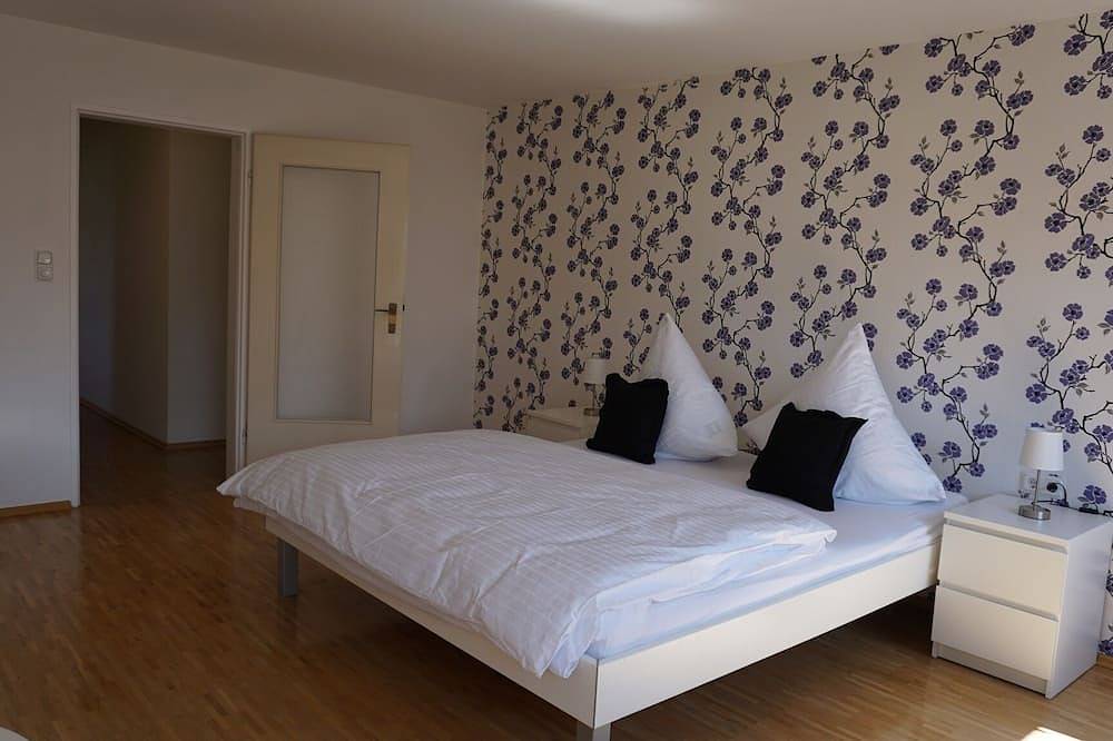 Ganze Wohnung, Gemütliche Ferienwohnung (85qm) mit Balkon für bis zu 4 Personen in Wiesenbronn, Fränkisches Weinland