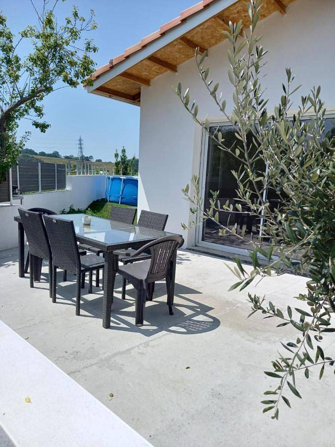 Casa de vacaciones para 6 personas, con terraza además de piscina y vistas - 1