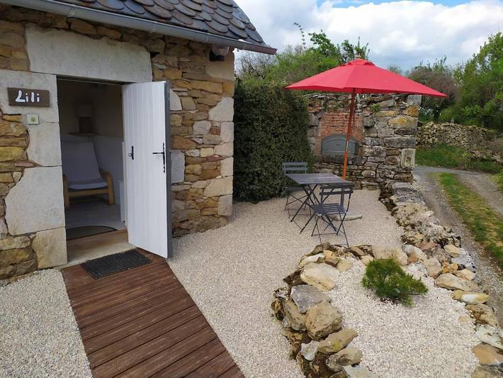 Location de vacances pour 2 personnes, avec terrasse ainsi que jardin et piscine, animaux acceptés dans Palmas-d'Aveyron - 3