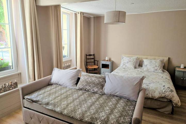 Location de vacances pour 3 personnes, avec Jardin et Piscine à Saint-Martin-de-Juillers