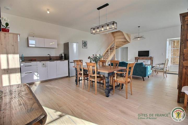 Gîte pour 7 personnes, avec terrasse et jardin à Lanmodez - 4