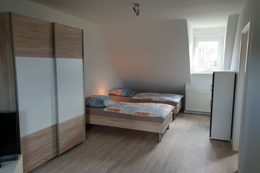 Ganze Wohnung, Trade fair Cgn/Dus Dg studio apartment for 1-4 persons, can be extended by renting out in Monheim am Rhein, Kreis Mettmann