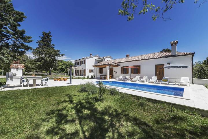 Villa für 12 Personen, mit Balkon/Terrasse und Terrasse in Labin