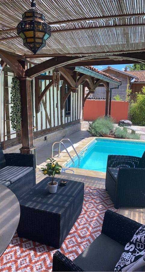 Maison de vacances pour 11 personnes, avec Balcon et Terrasse ainsi que Jardin et Piscine
