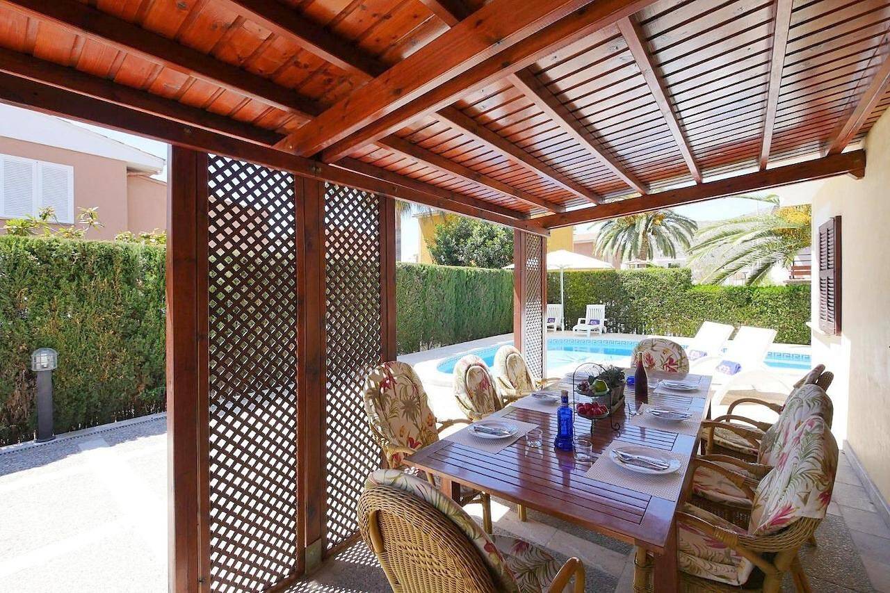 Villa „Northern Star“ nahe Strand mit Pool, Wlan, Klimaanlage, Terrasse & Garten in Playa de Alcúdia, Alcúdia