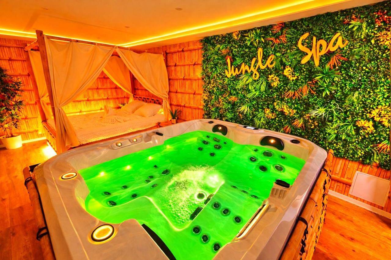 Appartement entier, Jungle Spa-4 Pers-Jacuzzi-Parking-Jardin-Clim-Colmar in Muntzenheim, Région de Colmar