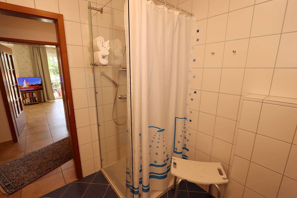 Ganze Wohnung, Komfortable Ferienwohnung 1 (60qm) mit kostenfreiem Wlan und behindertengerecht in Bad Steben, Landkreis Hof