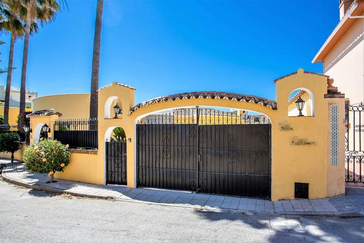 Chalet para 16 personas, con terraza además de jardín y piscina en Provincia de Málaga - 2