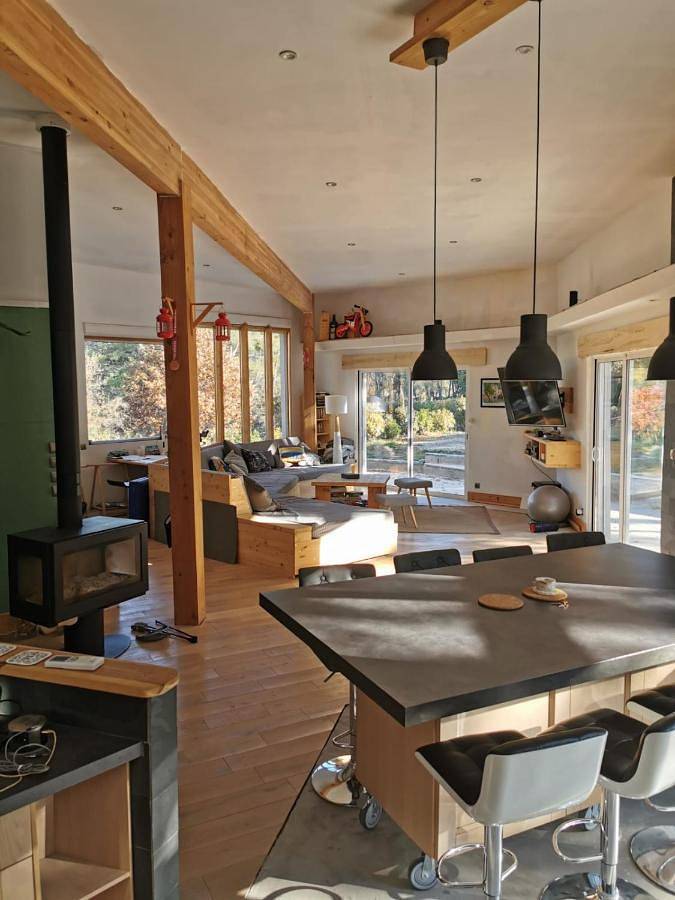 Location de vacances pour 12 personnes, avec vue ainsi que jardin et piscine à Salernes - 4