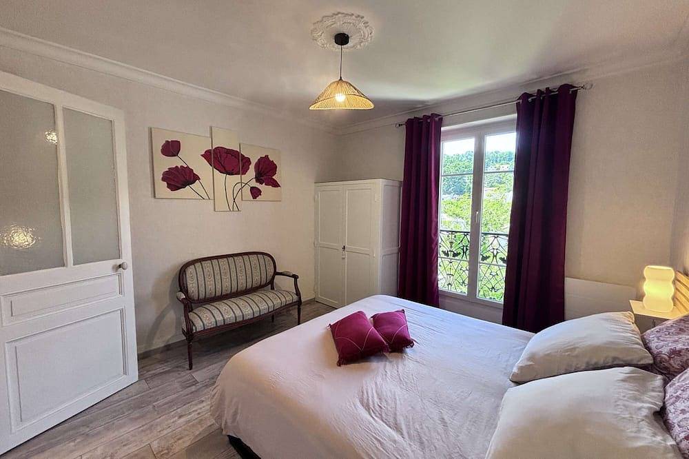 Appartement entier, Le 130 - 1 chambre – Wifi - proche Parc Thermal – 2 personnes in Châtel-Guyon, Parc naturel régional des Volcans d'Auvergne