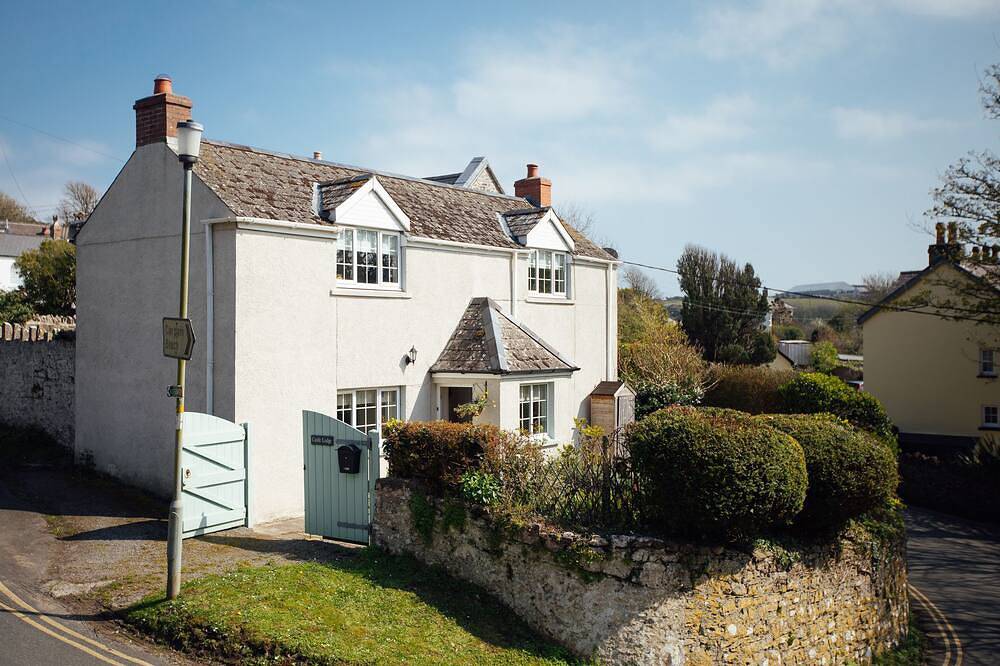 Charming Cottage, 5 Minute Walk to the beach, free passes to the Castle in Manorbier, Pembrokeshire