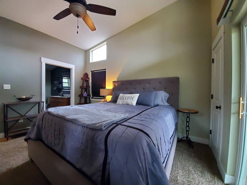 Serene Lake Home in Ozark Mountains