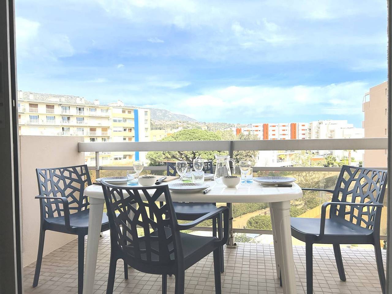 Appartement entier, Studio calme avec coin nuit, terrasse et parking - Proche plage et commerces in Le Lavandou, Parc national de Port-Cros