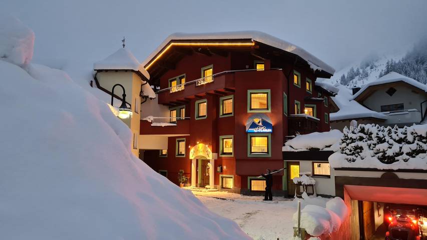 Ganze Ferienwohnung, Enzian Doppelzimmer mit Dusche, Wc in Ischgl, Verwall