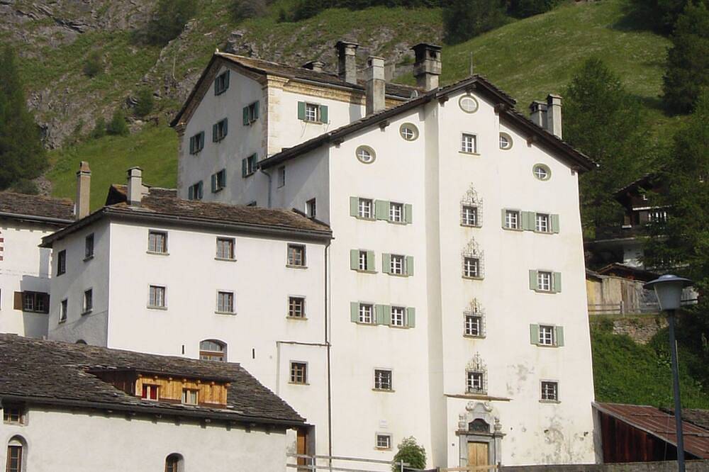 Ganze Wohnung, Wohnung Etter Albertinihaus, (Splügen). in Rheinwald, Hinterrhein